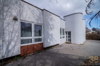 Priestranné a flexibilné obchodné priestory na predaj - 9