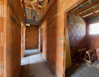 Rozostavaný 4i bungalov, pozemok 443 m2 / Veľké Bierovce - 9