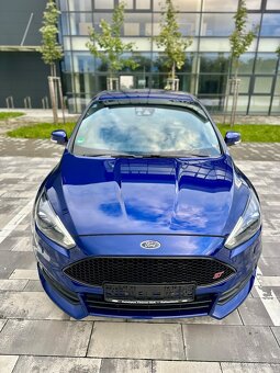 Ford Focus 2.0 ST - 9