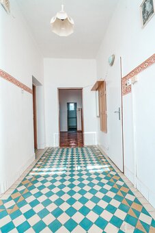 Rodinný dom s veľkým pozemkom v obci Vrakúň - 9