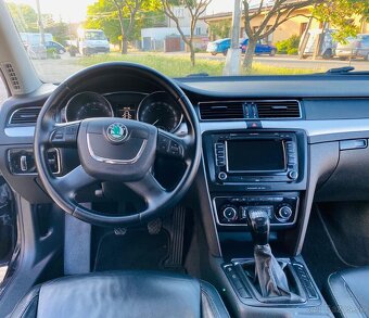 Škoda Superb Combi 2.0TDI Elegance - 9