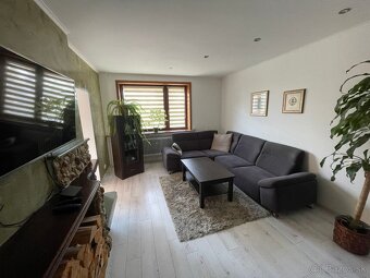 Rodinný dom s bazénom vo Veľkej Lehôtke - 9