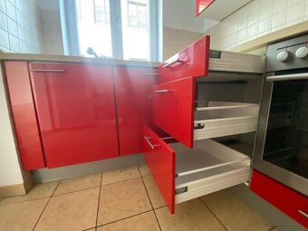 Moderná kuchynská linka so sporebičmi - 9