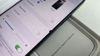 Apple iPhone 15 Pro 128GB - drobná chyba, aj vymením - 9