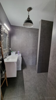 ZNÍŽENÁ CENA za SUPER 6 izb. RD 202 m2, pozemok 700 m2, bazé - 9