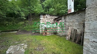 Čarovný pozemok s múrmi pôvodného domu, Sebedín - 9