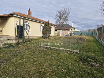 Rezervované4-izbový rodinný dom s bazénom a krásnou... - 9