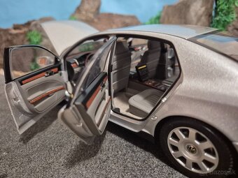 Prodám model 1:18 Volkswagen phaeton 2002 - 9