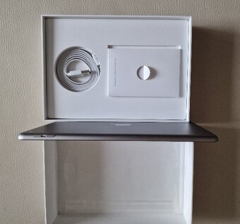 iPad 5.generacie, model  A1822 - 9