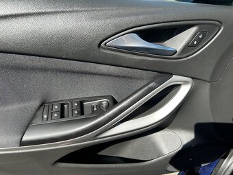 Opel Astra 1.2 Turbo Elegance M6 - 9