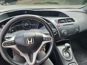 Predám hondu civic 1.8 benzin 103kw - 9
