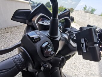 YAMAHA X MAX 125 - 9