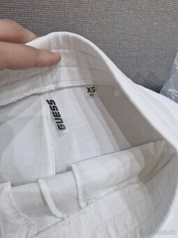 Guess biela a svetlo zelena logovana teplakova suprava dres - 9