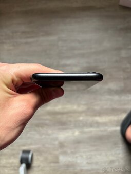 iPhone XR - 9