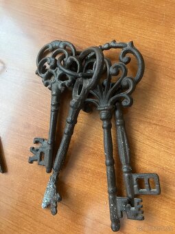 Vázy,sošky,starožitnosti - 9