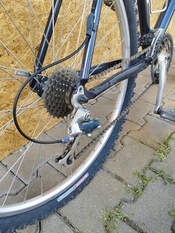 Trekingový pánsky bicykel s odlahčeným duralovým rámom - 9