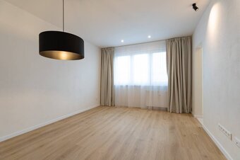 NA PREDAJ,3- IZB.BYT,KOMPLETNÁ REKONŠTRUKCIA,UL. SOKOLOVSKÁ, - 9