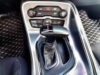 Dodge Challenger 5.7 HEMI V8 - 9