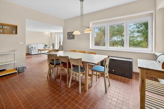 Na predaj priestranná 5-izbová chata s rozľahlým ovocným sad - 9