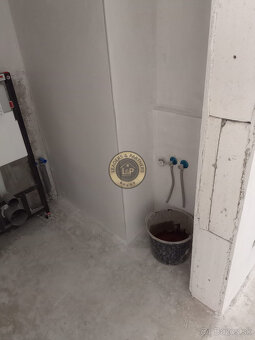 Rezervované Na predaj 5-izbový  rodinný dom v obci Košolná - 9