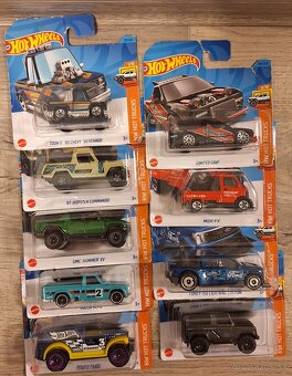 Hot wheels - 9