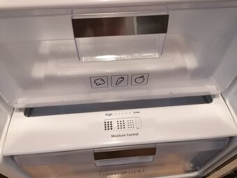 monoklimatická chladnička SAMSUNG RR35H6165SS/EO - 9