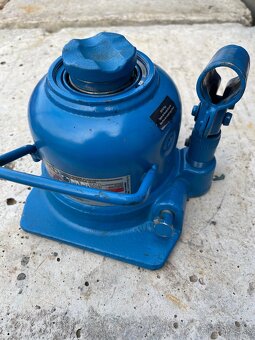 Ptedám nový veľmi nízky hydraulický zdvihák 10t. - 9