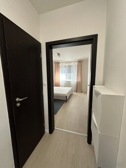Kompletne zariadený 2-izbový byt s predzáhradkou - 9
