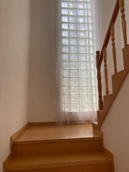 Ponúkame na predaj rodinný dom v obci Černík. - 9