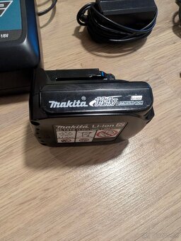 Stavebné rádio Makita BMR102 s komplet príslušenstvom - 9