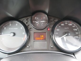 PEUGEOT 207 SW 1.4 i - 9