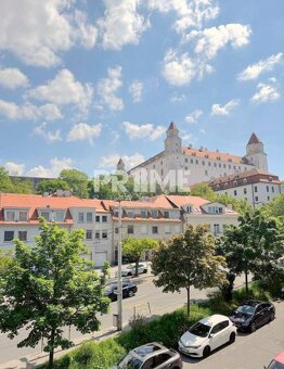 U NÁS  LUXUSNÝ ( 100 m2 ) 2i BYT, VÝHĽAD NA BRAT.HRAD, Pa - 9