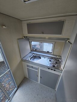 Obytny prives Avento 445E - strieska s bokami, kurenie - 9