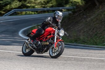 Ducati Monster 750 - 9