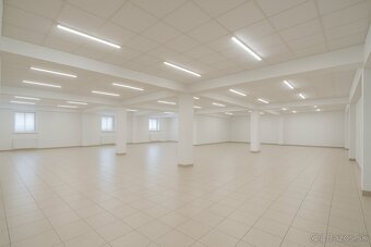 Na predaj reprezentatívna budova v centre mesta Trebišov - 9