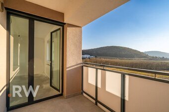 V ŠTANDARDE - 2izb. BYT + loggia 50,37 m2 a viac - REZIDENCI - 9