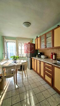 NA PREDAJ rodinný dom s veľkým pozemkom,Veľký Kýr - 9