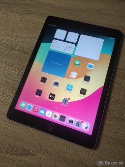 9,7" tablet iPad 6 gen / 128GB TOP stav+klávesnica - 9