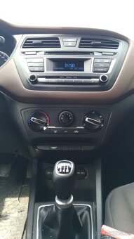 Predám Hyundai i20 Hatchback 61.8kw (výbava COMFORT) - 9