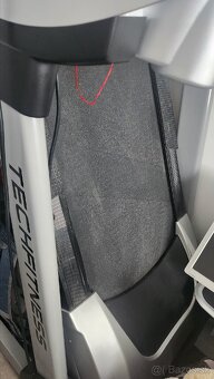 Predám profi bežecký 2 motorový pás Techfitness H 900 - 9