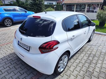 Peugeot 208- 1.2 benzín 60kw.. - 9