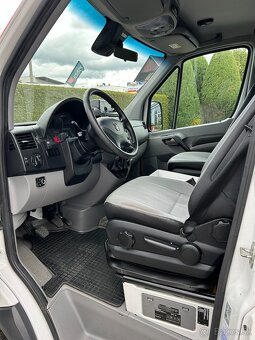 VW Crafter - 2.0 TDI Sanitné vozidlo - Manuál - 9