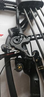Hoyt Carbon Element 30" natah, dialkomer, tercovnica - 9