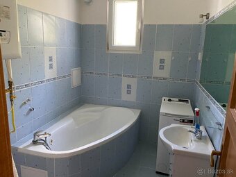 Predaj priestranný 3-izbový byt - 9