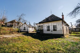 PREDAJ: Stavebný pozemok so starším rodinným domom v Halíči, - 9