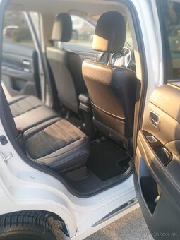 Mitsubischi Outlander PHEV - 9