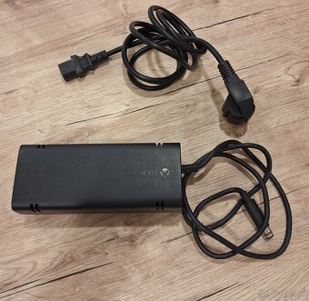 Xbox 360 E 220GB - 9