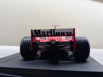 F1 FERRARI F399 1999 MARLBORO SCHUMACHER HOTWHEELS 1:18 - 9