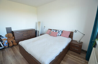 Pekný 2-izb. byt so šatníkom a vlastným kúrením. Nízke nákla - 9