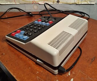 Funkční retro kalkulačka TESLA OKU107 z roku 1984 - 9
